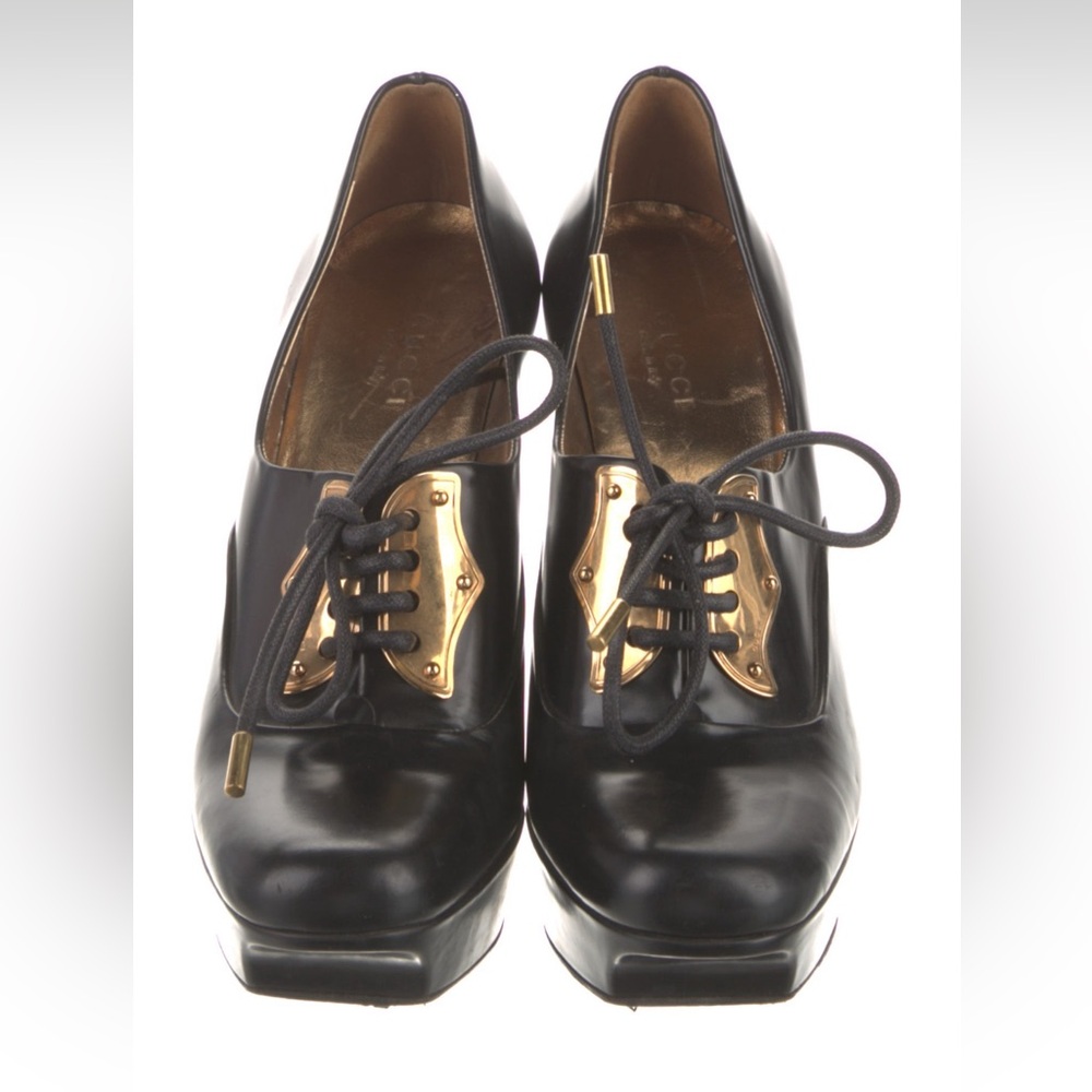 Gucci leather pumps